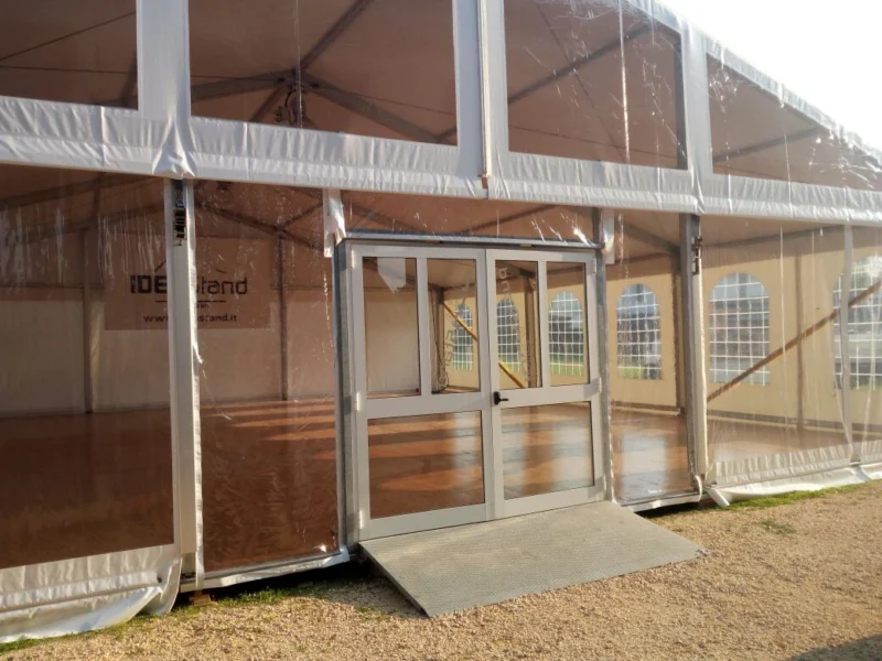 Noleggio porte e rampe per accessi tensostrutture - IDEAstand