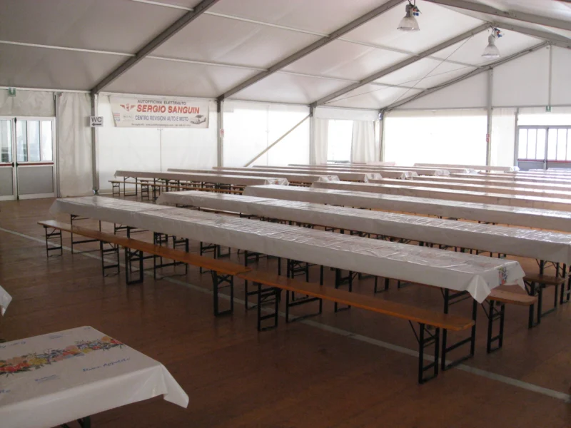 Noleggio tendostrutture per feste paesane - IDEAstand